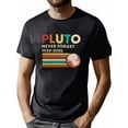 thumbnail image 1 of [1 Pce T-Shirt Graphique PLUTO] 1 Pce T-Shirt Décontracté en Polyester Tricoté avec Graphique Géométrique PLUTO, Col Rond, Extensible, Toutes Saisons Fête des Pères, Fête des Mères, Nouvel An, Festival de Printemps, Saint-Valentin, 1 of 6