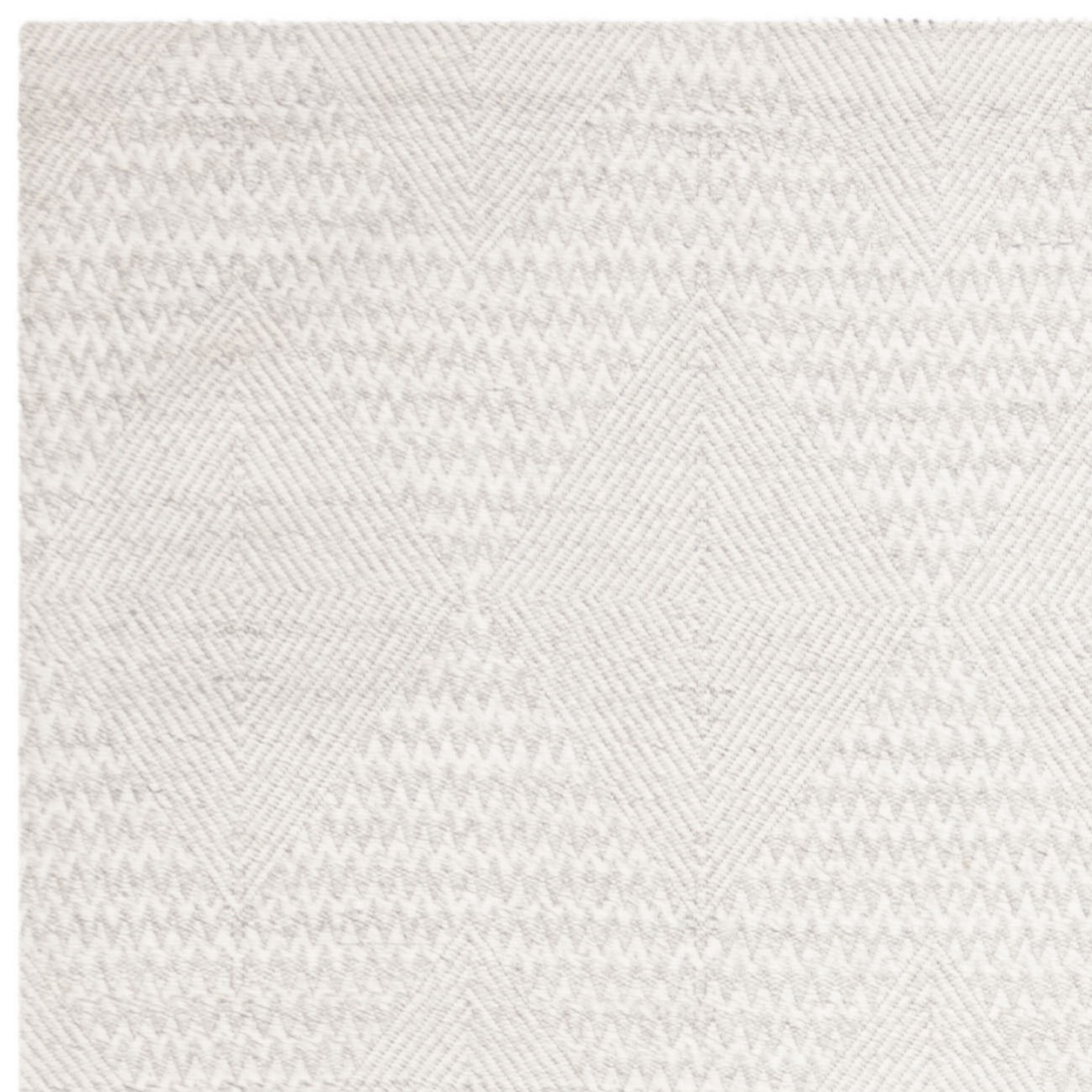 SAFAVIEH Marbella Aylen Geometric Area Rug, Silver/Ivory, 6' x 6' Square