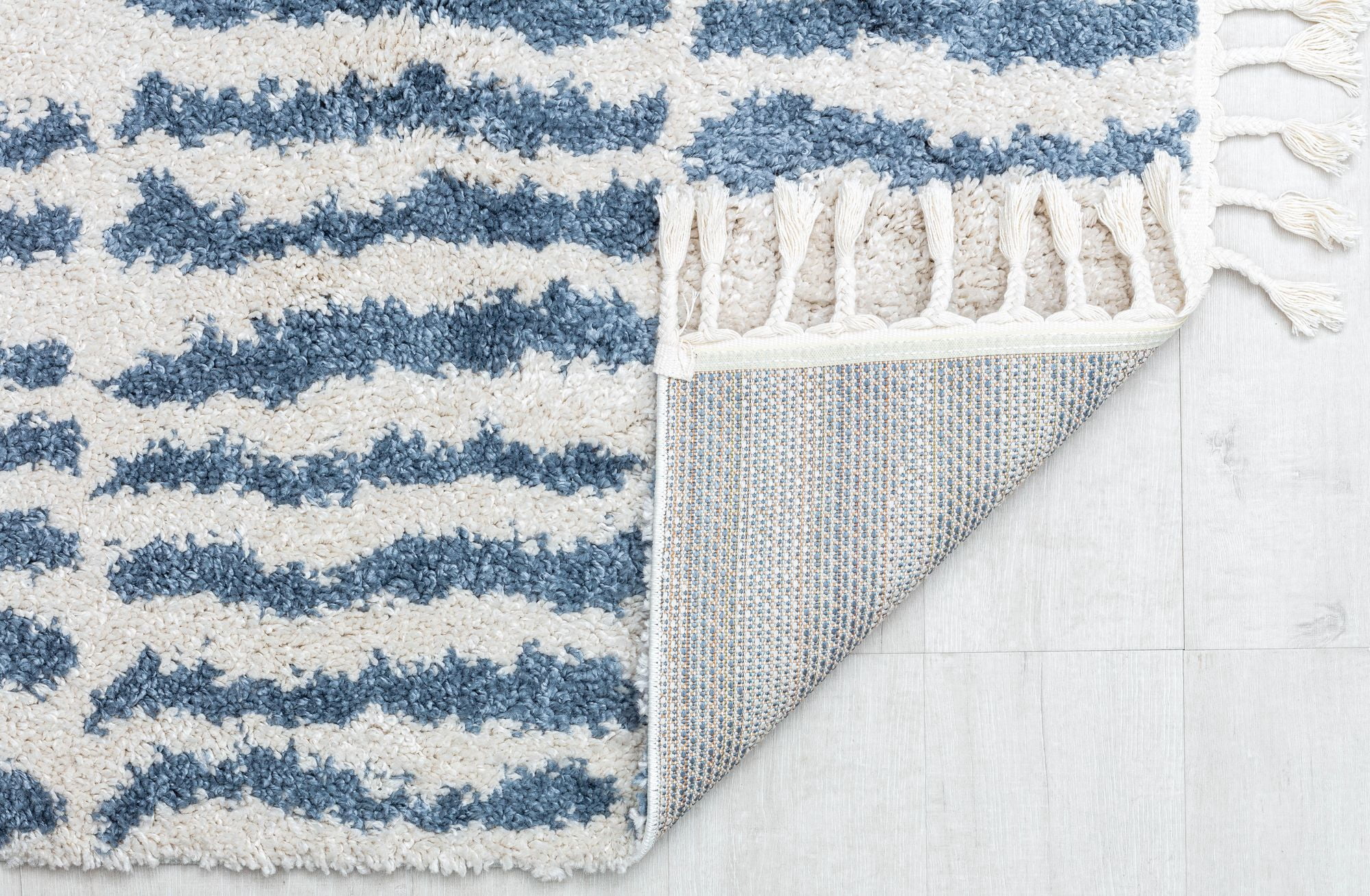 Rugs America BT30B Winter's Eve Geometric/Stripe Modern White Area Rug, 2'6" x 8'