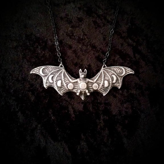 Bat Necklace for Women Men Gothic Flying Black Bat Choker Punk Cool Vampire Halloween Necklace Jewelry