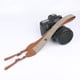 thumbnail image 1 of Correa de hombro universal para cámara de cuero de algodón para cámaras DSLR (marrón) Likrtyny Para estrenar, 1 of 9