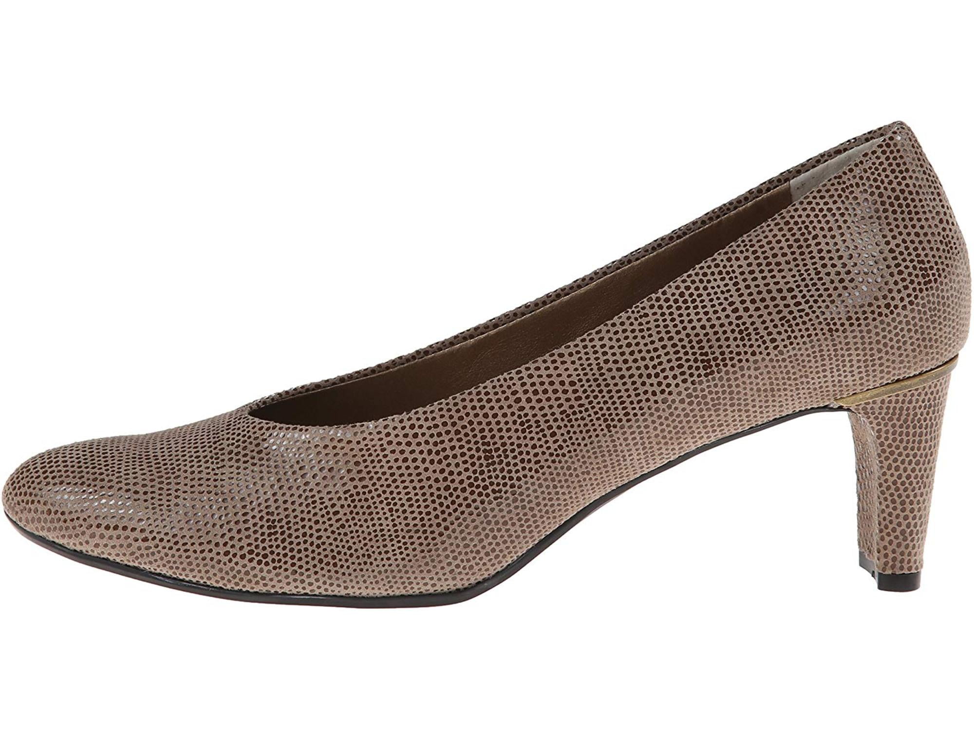 vaneli dayle pump