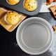 thumbnail image 4 of Juego de 4 moldes para pasteles pequeños Biudunm de 4 pulgadas, moldes para pasteles redondos para hornear, utensilios para hornear para mini pasteles, pizzas, quiches, no saludables y no, 4 of 7