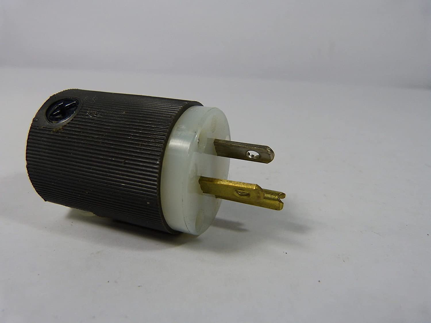 5-15P Hubbell HBL5266C Plug Black//White 15 amp 125V