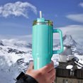 thumbnail image 5 of Vaso de 40 oz con asa y tapa con pajita, taza de viaje de acero inoxidable reutilizable y aislada que mantiene las bebidas frías, botella para agua, té helado o café, 5 of 5