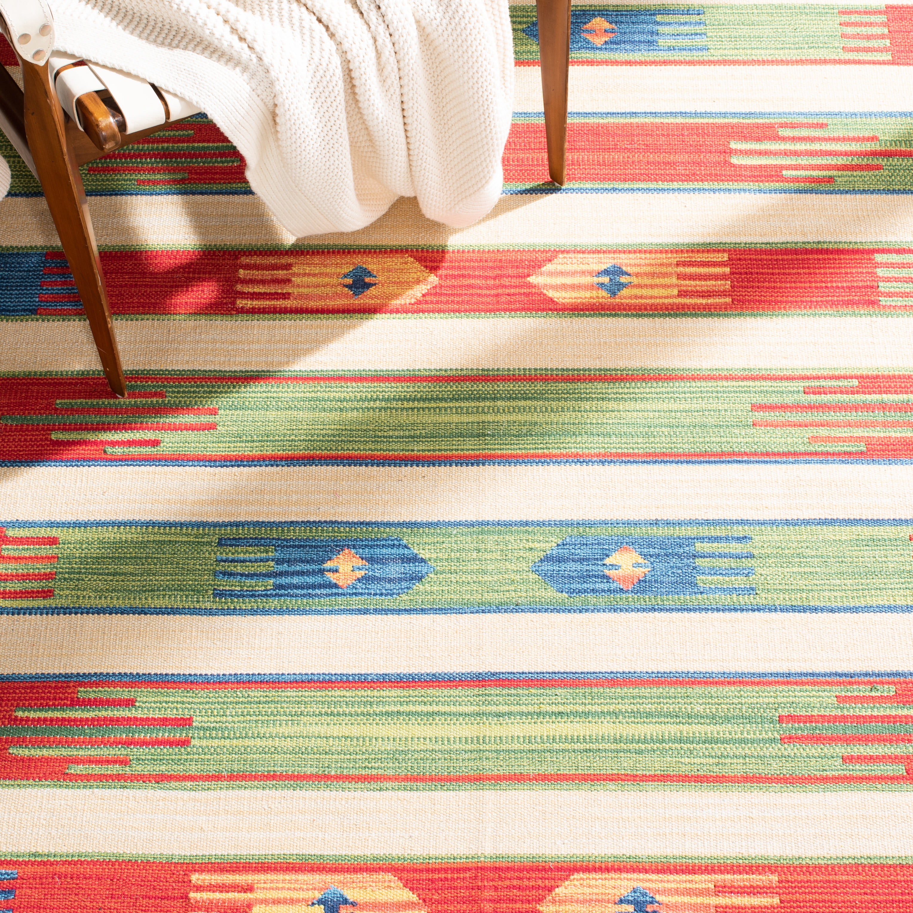 SAFAVIEH Montauk Aindreas Southwestern Cotton Area Rug, Green/Blue, 4' x 6'