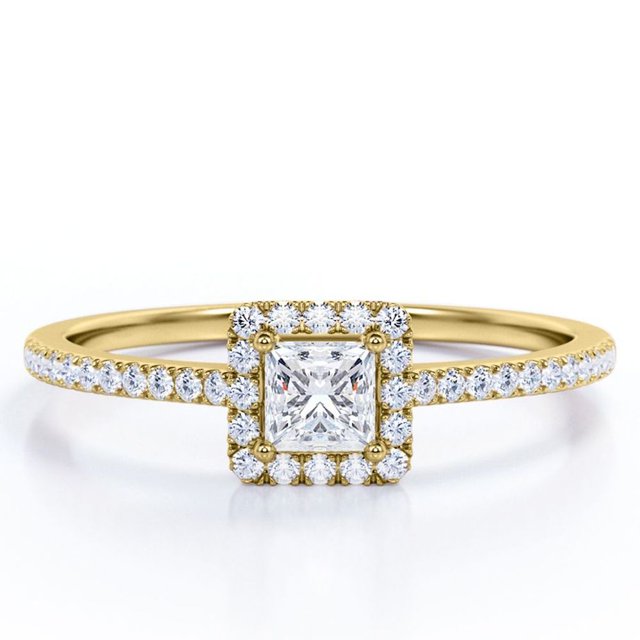JeenMata Anillo de Compromiso con Diseño de Halo de 0,3 TCW con Detalles Pavé de Diamantes de Talla Princesa en Oro Amarillo de 18 K sobre Plata