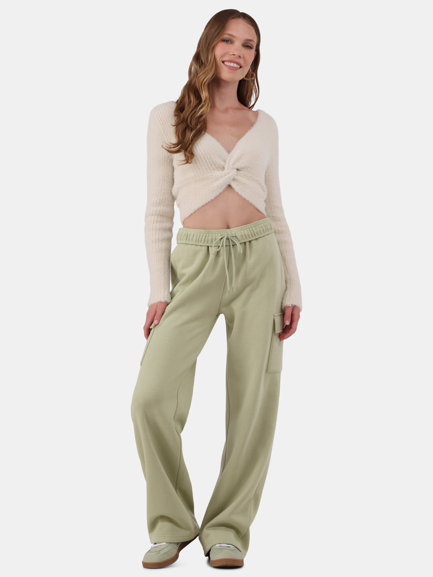 No Boundaries Soft Fleece Wide Leg Cargo Sweatpants, Women’s
