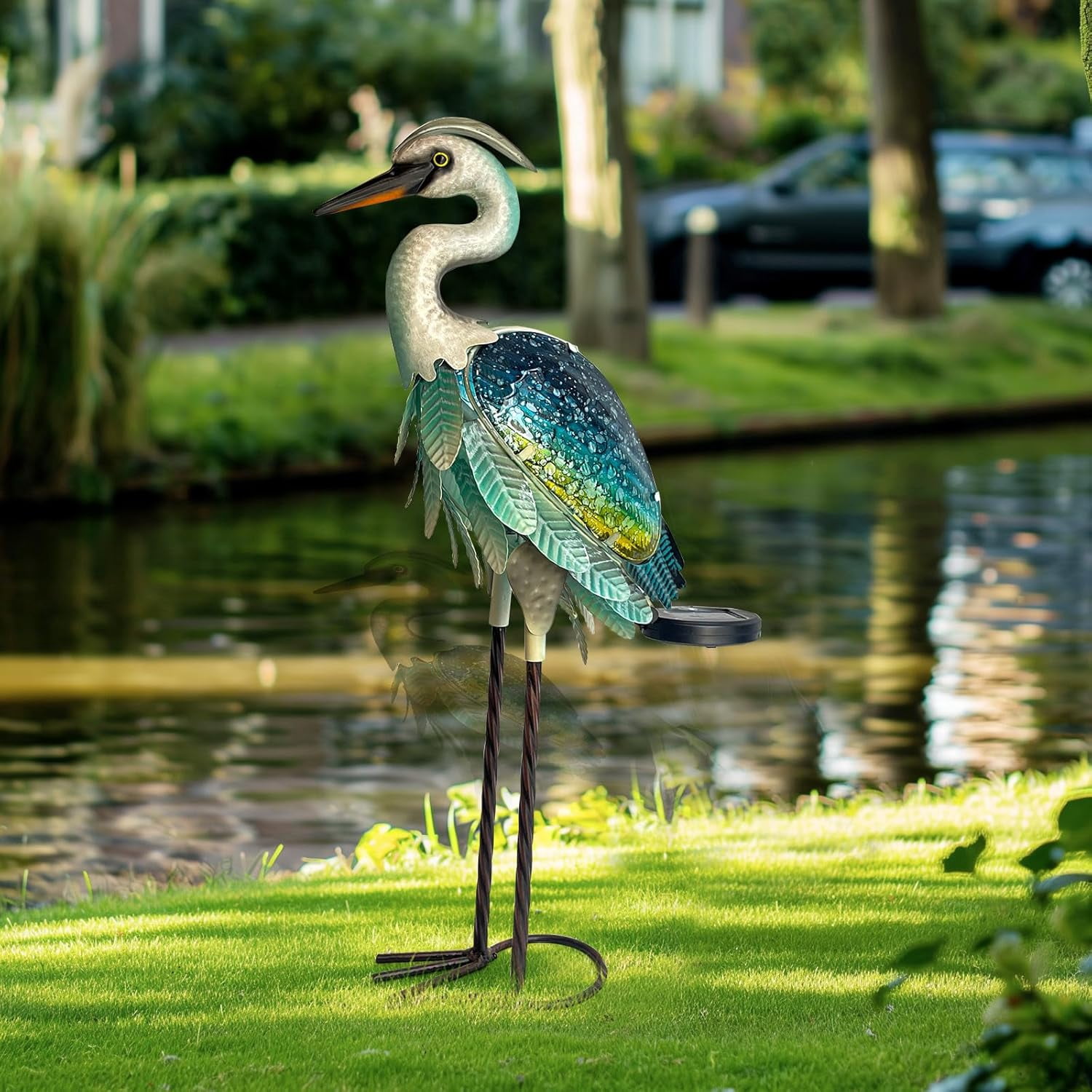 Solar Heron Metal Crane Statue Garden Heron Sculpture, Glass Outdoor Crane Yard Art Coastal Ocean Bird Decor 24 Inch Lawn Ornament for Backyard Porch Patio Decor（Green）
