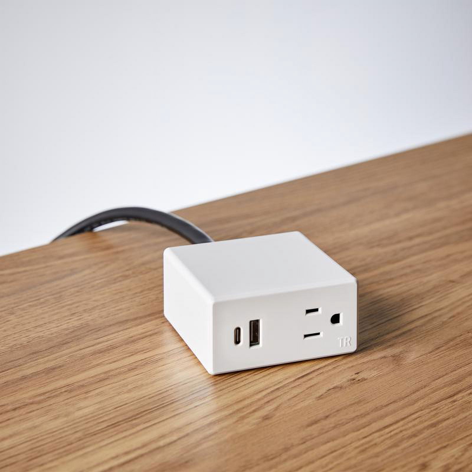 Charg 3010117 10 ft. 1000 J 7 Outlets Power Strip with USB Ports, White