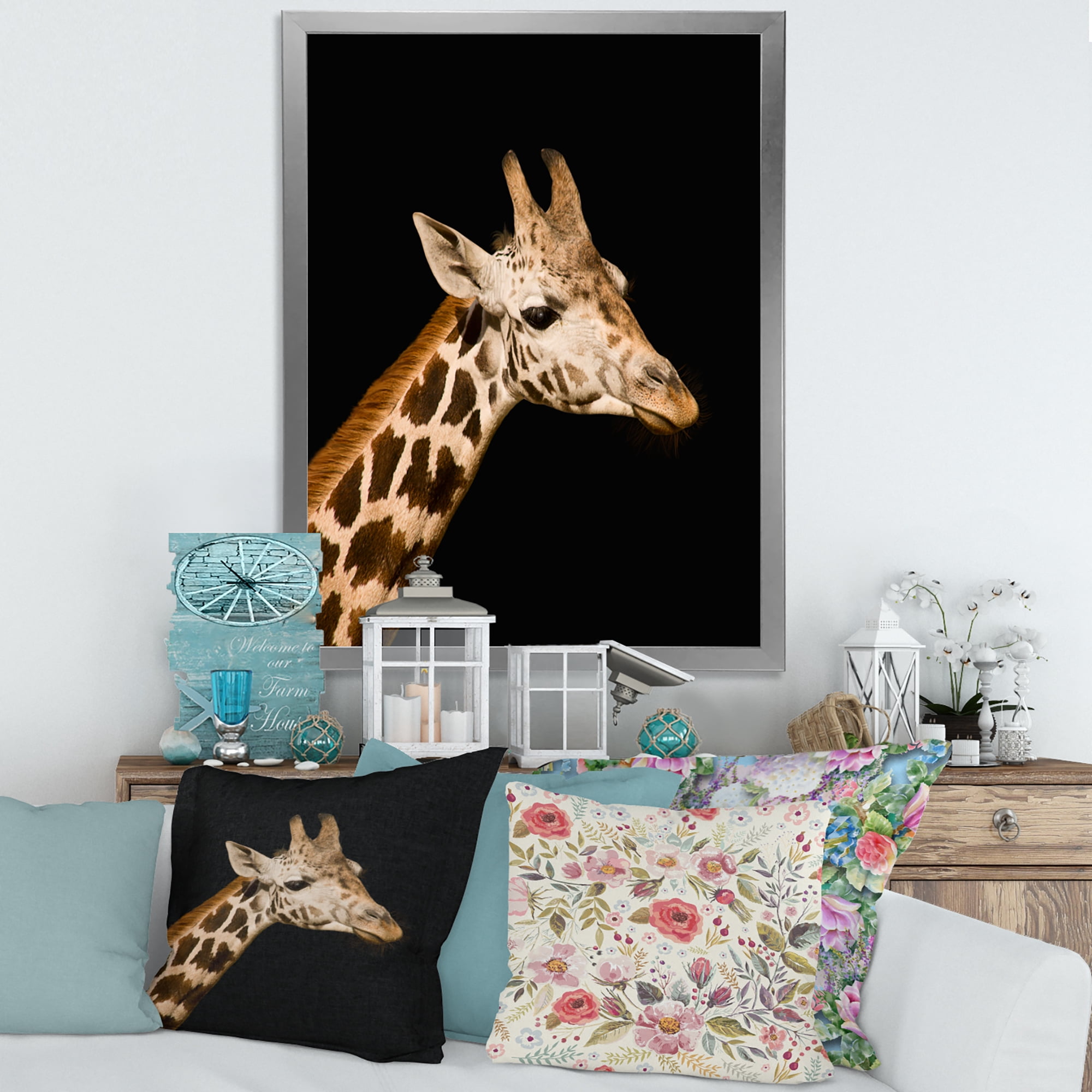 Designart 'Close Up Portrait Of A Giraffe On Black IV' Farmhouse Framed Art Print