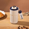 thumbnail image 1 of Taza de café con pantalla de temperatura inteligente, aislada al vacío, puede mantenerse caliente o fría durante 12 horas, a prueba de fugas, portátil y antideslizante, con tapa (azul)., 1 of 5