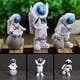 thumbnail image 5 of Modelo en miniatura de decoración de astronauta moderno, estatua de astronauta espacial, figuras creativas, manualidades, decoración del hogar/sala de estar/oficina/habitación de niños, 5 of 5