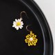 thumbnail image 2 of Pendientes de flores simples y hermosos con forma de gota para mujer (blanco y amarillo), 2 of 6