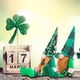 thumbnail image 1 of Adornos de gnomos del Día de San Patricio | Decoraciones del festival irlandés de ancianos sin rostro | Sombrero a cuadros verdes | Cuerpo de tejido suave | Sombrero articulado ajustable y brazos |, 1 of 1