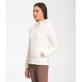 thumbnail image 2 of Sudadera con capucha THE NORTH FACE ThermoBall Eco 2.0 para mujer Gardenia Whit, 2 of 5