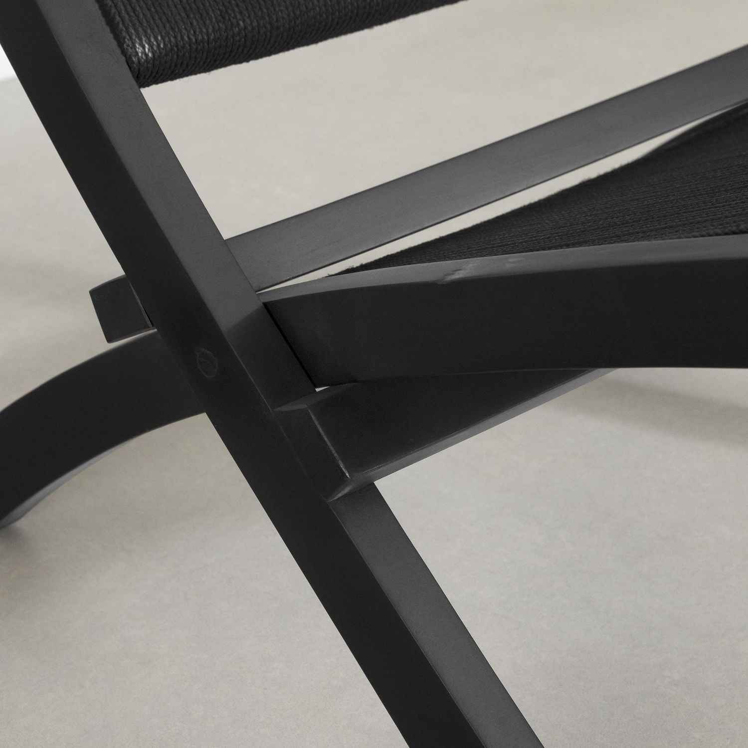 Fauteuil en bois et corde de la collection Balka South Shore