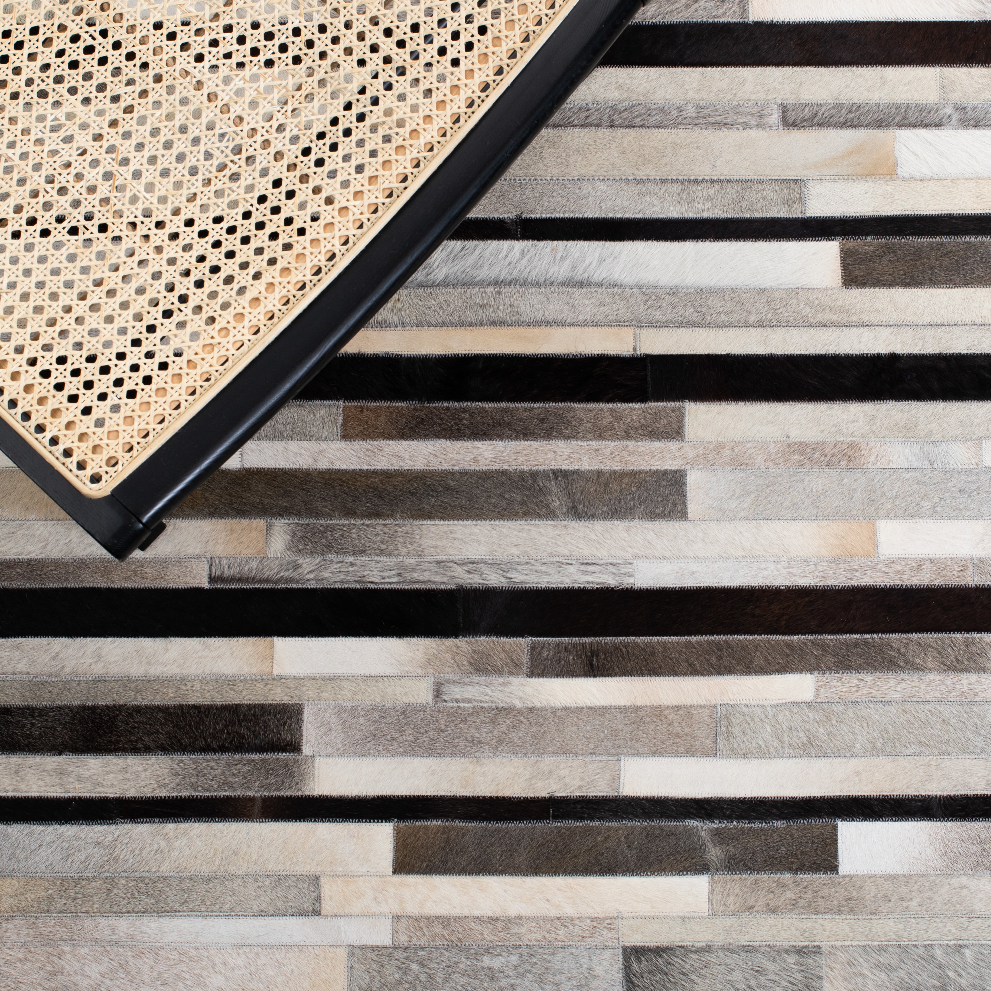 SAFAVIEH Studio Leather Forrester Striped Area Rug, Ivory/Black, 4' x 6'