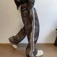 thumbnail image 4 of Pantalones de chándal con rayas y costuras de leopardo retro americanos Y2K para hombre, novedad de 2024, pantalones de chándal de moda hip-hop Harajuku, pantalones de fregado, ropa de calle, 4 of 4