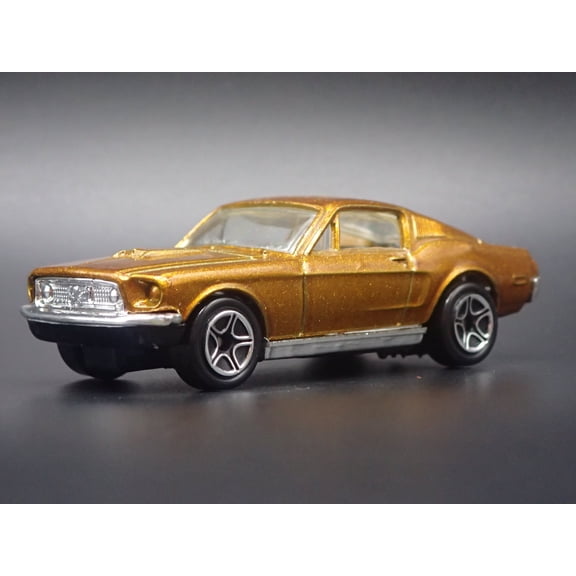 Open Box 1968 68 FORD MUSTANG COBRA JET 428 GOLD 1:64 SCALE DIORAMA DIECAST MODEL CAR