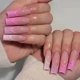 thumbnail image 1 of Uñas postizas largas acrílicas con punta francesa rosa, estilo ataúd, con diseños para mujer., 1 of 5