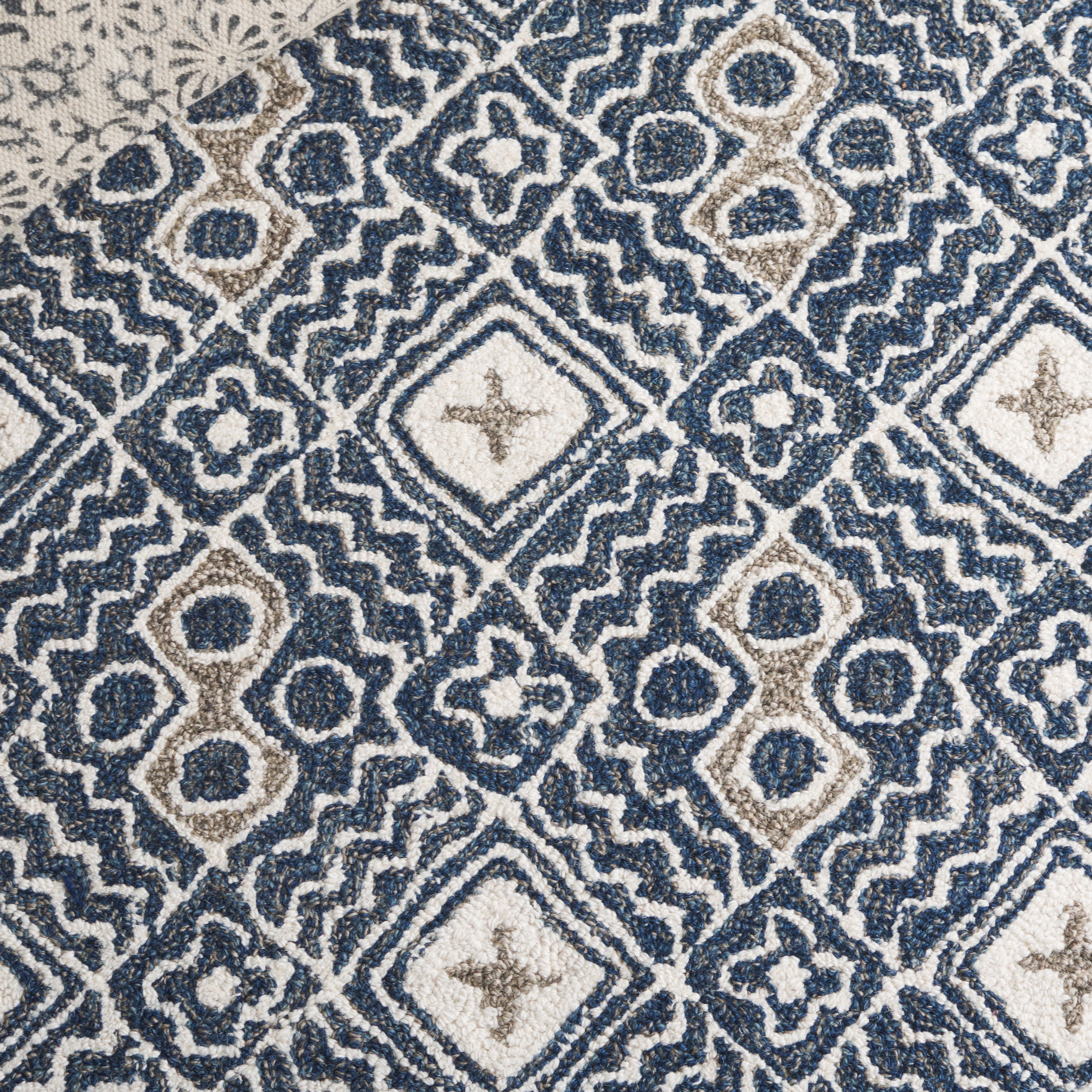 SAFAVIEH Micro-Loop Aditya Geometric Area Rug, Navy/Ivory, 4' x 6'