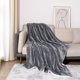 thumbnail image 5 of Manta de franela de terciopelo para sofá - manta decorativa de cuadros suave - 47x79 pulgadas gris o café - manta sofá cama cómoda para todas las estaciones, 5 of 6