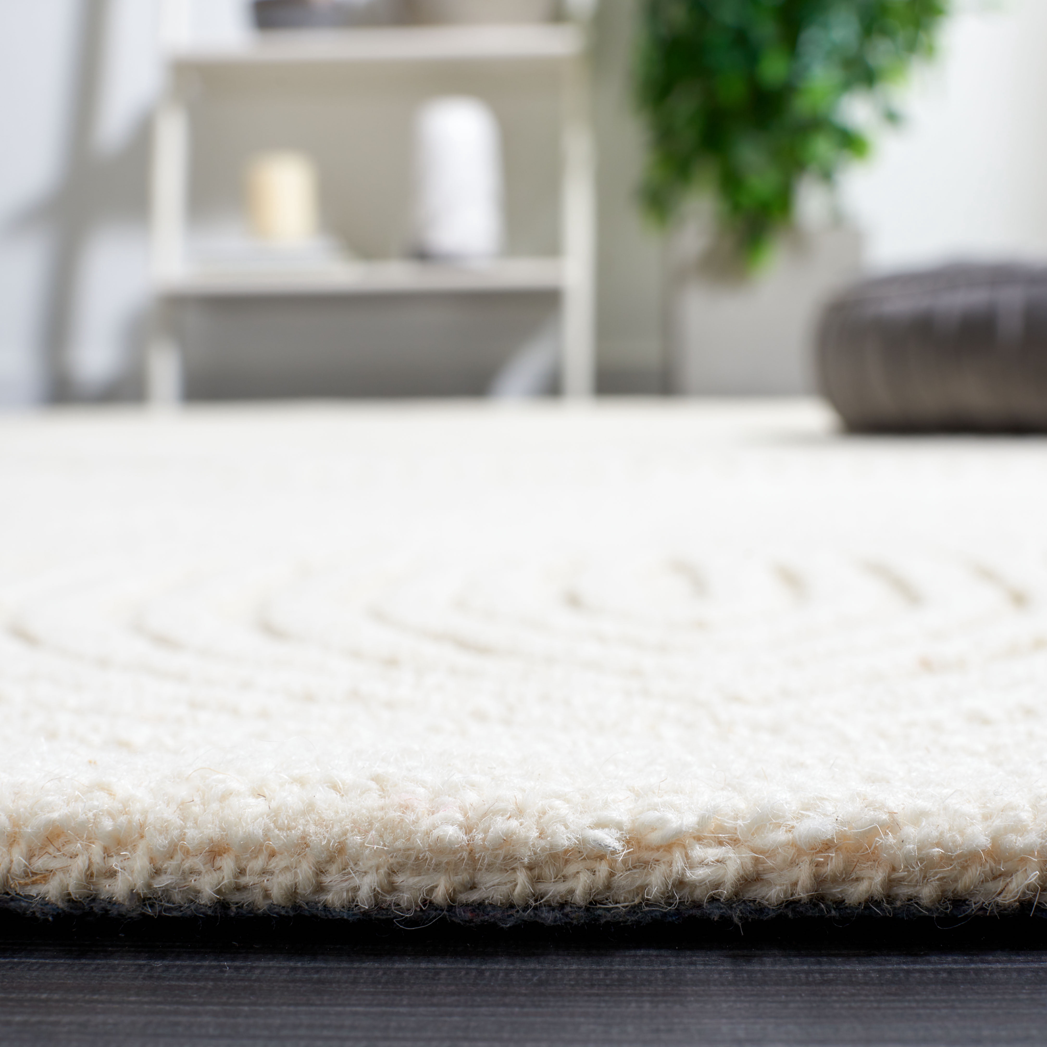 SAFAVIEH Textural Rose Geometric Area Rug, Ivory, 4' x 6'