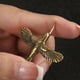 thumbnail image 4 of WASHWEPE Colibrí Decorativo En Latón Dorado Con Artesanía Fina Para Realzar Cualquier Ambiente Interior, 4 of 8