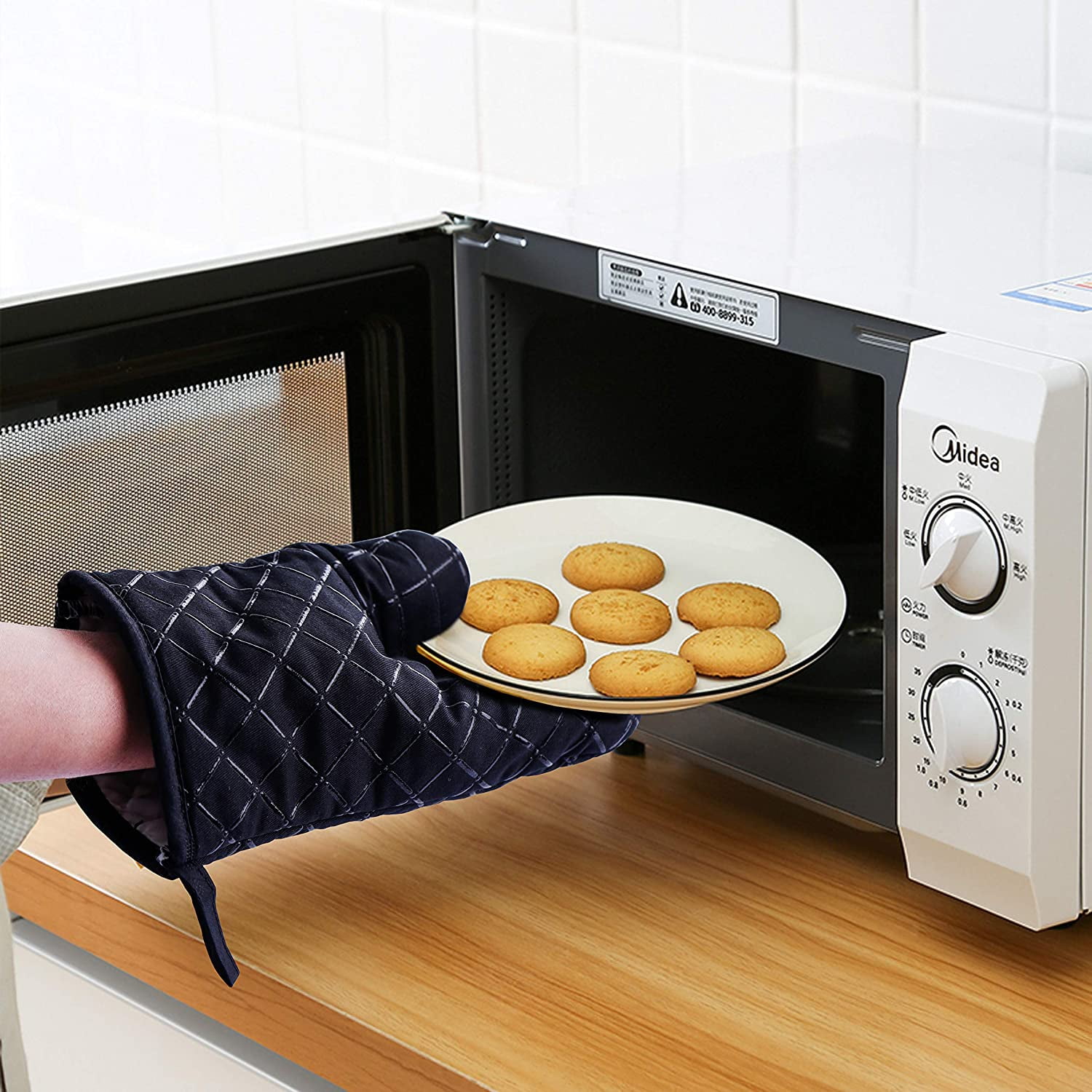 Choice 15 Flame Retardant Oven Mitts and Waffle-Weave Kitchen