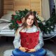 thumbnail image 5 of Funda de almohada bordada con copos de nieve y árbol de Navidad | Funda de cojín de poliéster suave para sofá, silla, sala de estar | Diseño navideño rojo y verde de 45 x 45 cm, 5 of 5