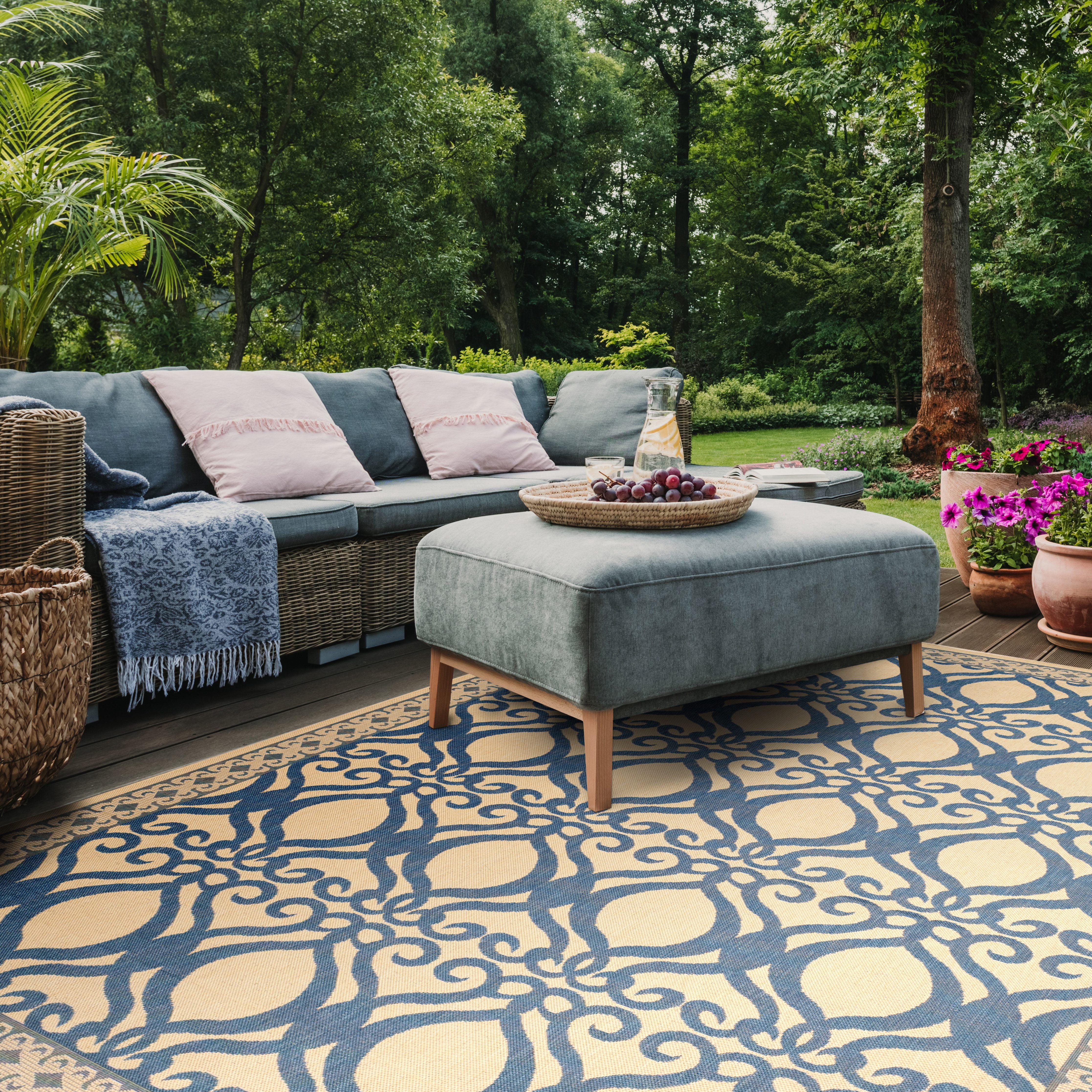 SAFAVIEH Courtyard Colton Geometric Indoor/Outdoor Area Rug, Natural/Blue, 8' x 11'