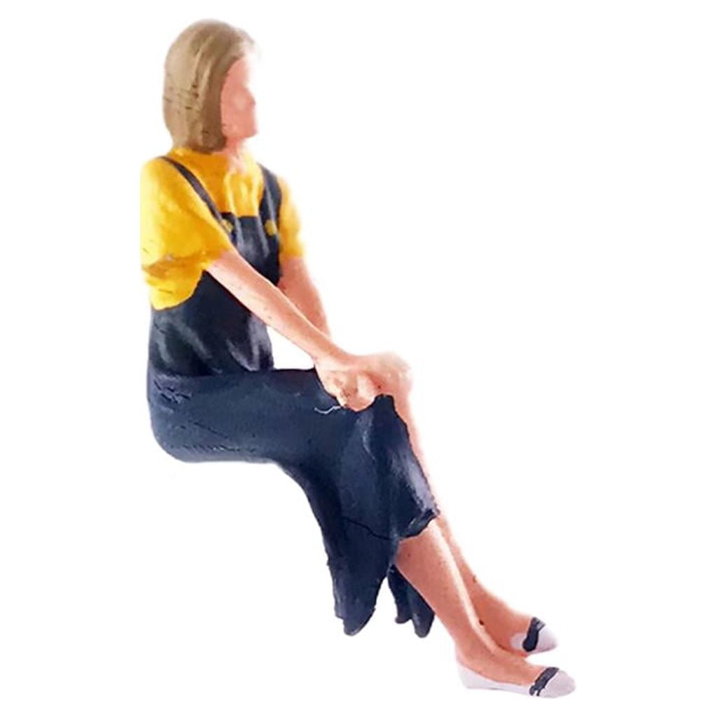 LeeQinersw 2Pcs 1:64 Resin Miniature People Model Hand Painted Reader Layout Decoration