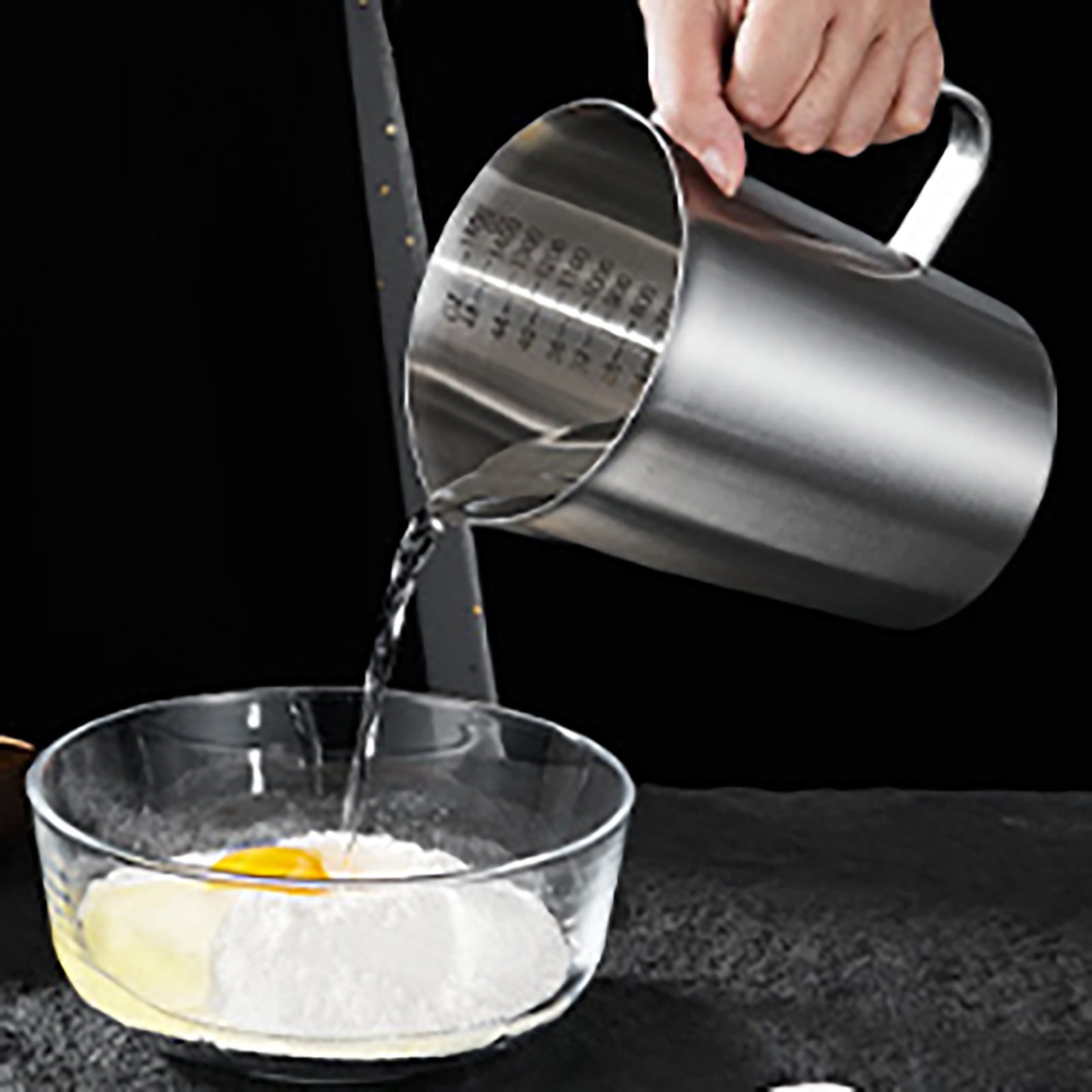Stainless Steel Measuring Cup 2L Milk Jug with Lid for Coffee Latte Cappuccino Juice Smoothie Practical Metal Pitcher with Handle and Scale