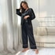 thumbnail image 4 of Conjunto de pijama clásico de seda satinada con botones para mujer: camiseta de manga larga y pantalones para dormir o estar por casa, 4 of 8