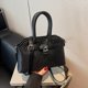 thumbnail image 4 of Bolsos de mujer populares de este año, bolsos de hombro retro con diseño de concha, bolsos de nicho de alta calidad, bolsos cruzados exquisitos y versátiles., 4 of 5