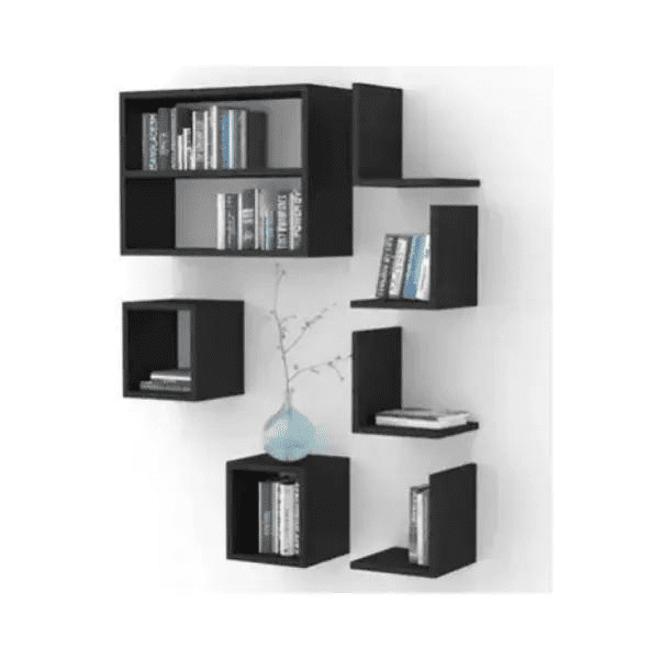 librero flotante empotrable en pared color Chocolate Repisas Flotantes PAGODA, vista frontal de módulos tipo cubo y estantes en L montados en pared con libros y una pieza decorativa; acabado mate oscuro, montaje empotrado con birlos de presión y manual incluidos, ideal para almacenamiento vertical en sala, oficina o pasillo; imagen ilustrativa, accesorios no incluidos.