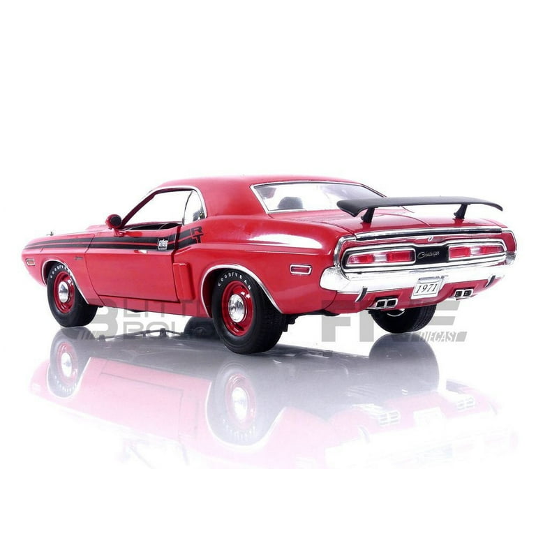 1971 Dodge Challenger R/T, Bright Red - Greenlight 13631 - 1/18 scale  Diecast Model Toy Car 