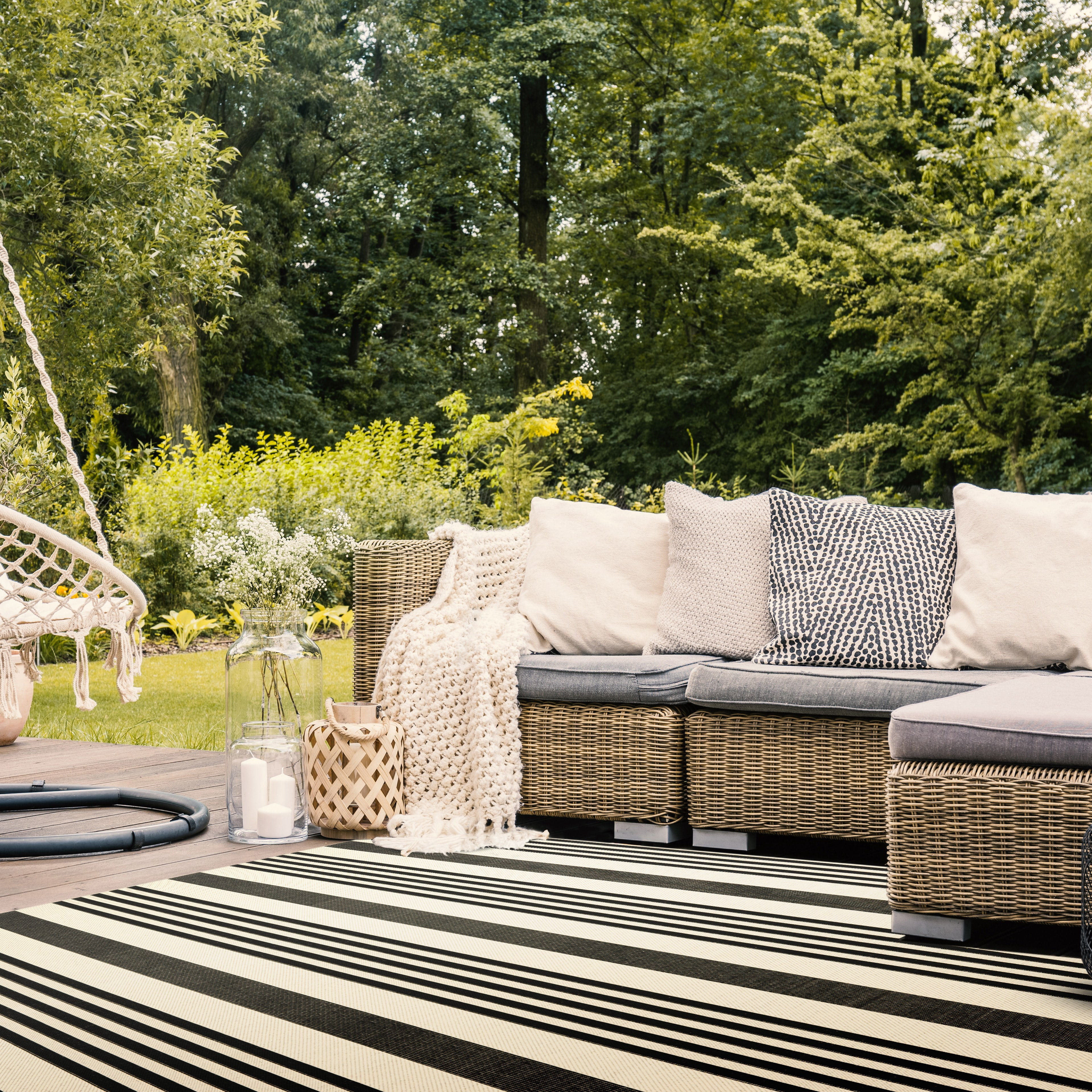 Safavieh Courtyard Caroline Striped Indoor/Outdoor Area Rug, Black/Bone, 8' x 10'