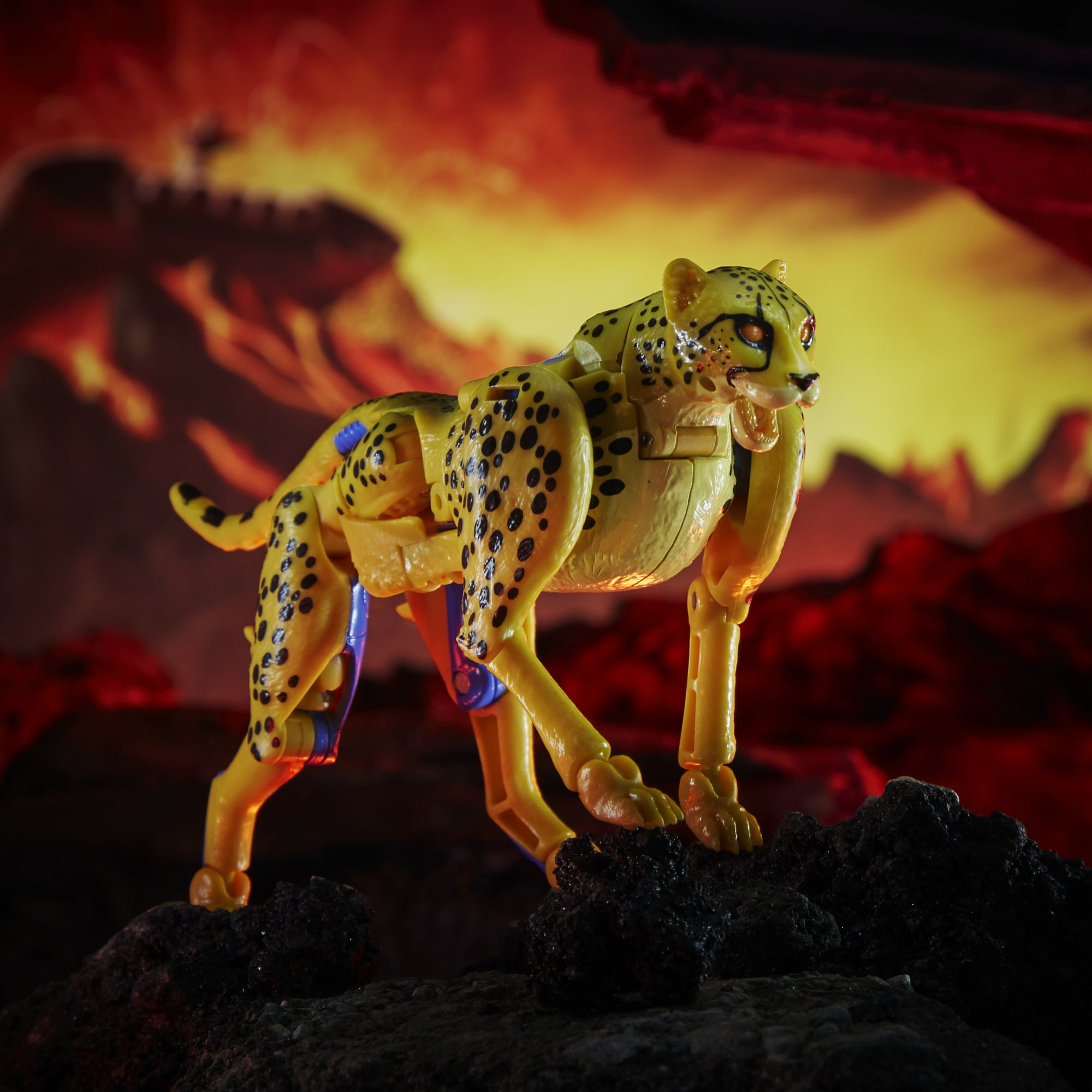 Transformers War For Cybertron Kingdom Deluxe Class Cheetor 