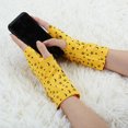thumbnail image 4 of Guantes sin dedos para mujer INSPIRE CHIC con estampado de luna y estrella, mitones cortos amarillos 6.3" x 3.1", 4 of 6