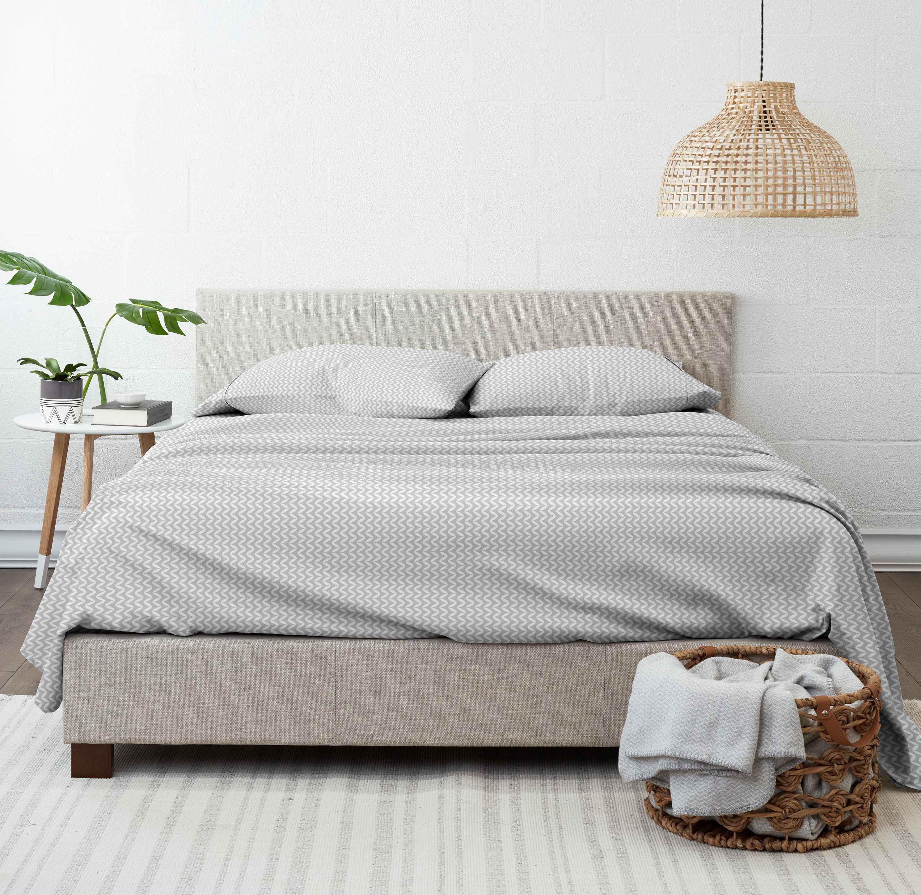 Noble Linens 4 Piece Pattern Microfiber Bed Sheets Set, Light Gray Puffed Chevron, Queen
