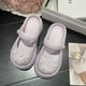 thumbnail image 1 of 2024 nuevos zapatos de agujero grueso adecuados para exteriores, zapatillas de playa, zapatillas Baotou antideslizantes de moda EVA, zapatillas de verano para interiores para mujer, 1 of 6