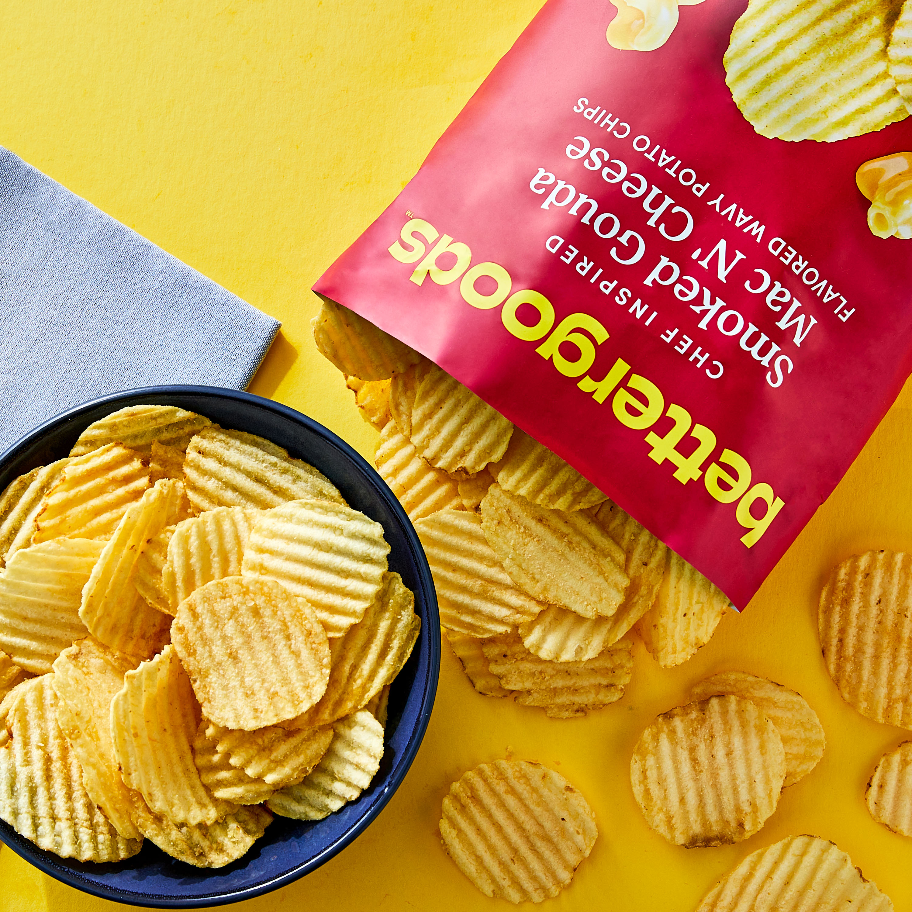 (6 pack) bettergoods Chef Inspired Smoked Gouda Mac N' Cheese Flavored Wavy Potato Chips, 8 oz