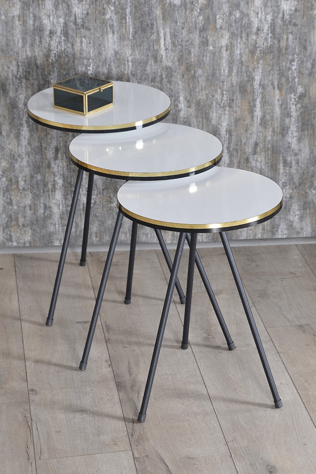 White Nesting Coffee Tables 3 PCS,Round Side Table With Black Metal Legs,Set of 3 Small Accent