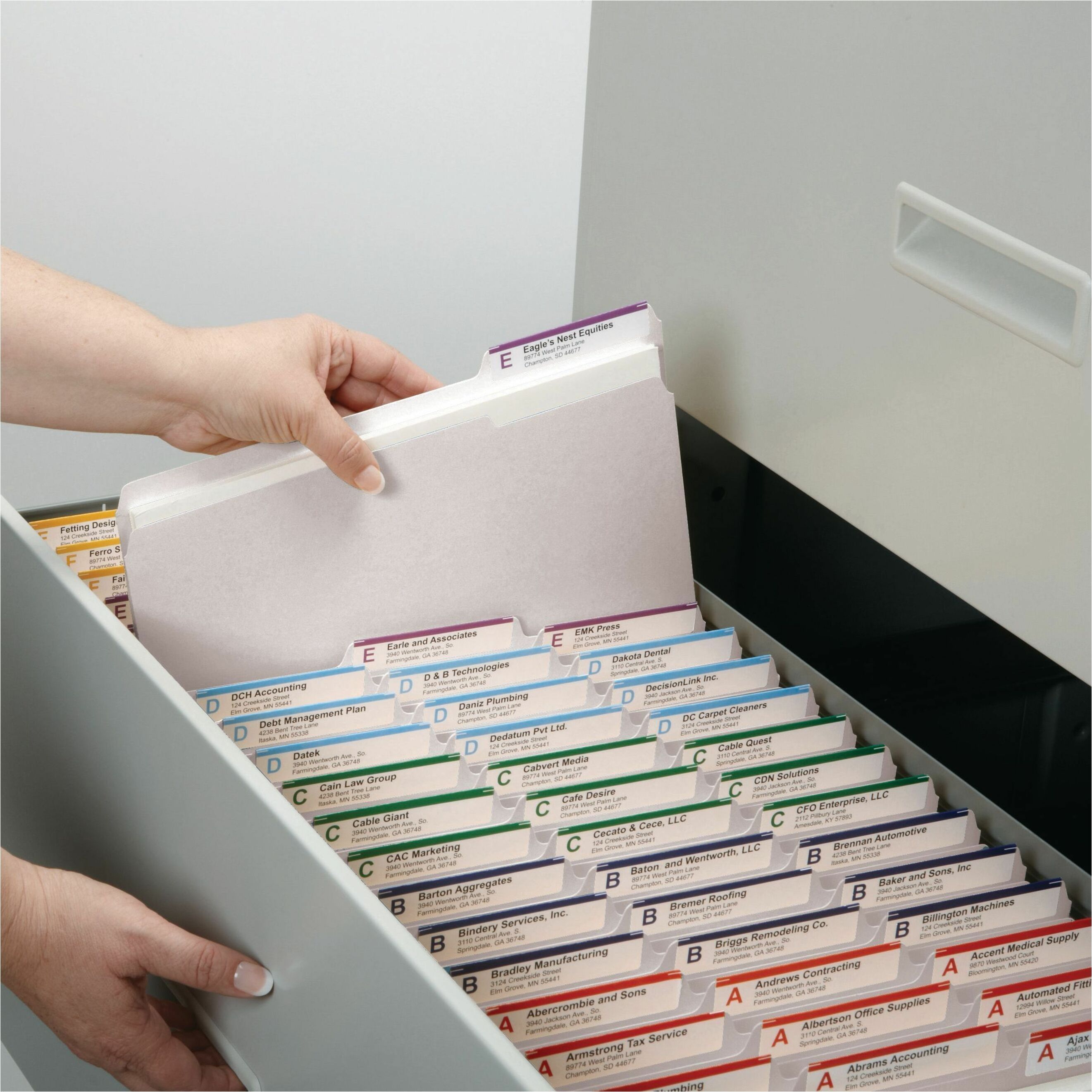 Smead, SMD12834, File Folders with Reinforced Tab, 100 / Box, White