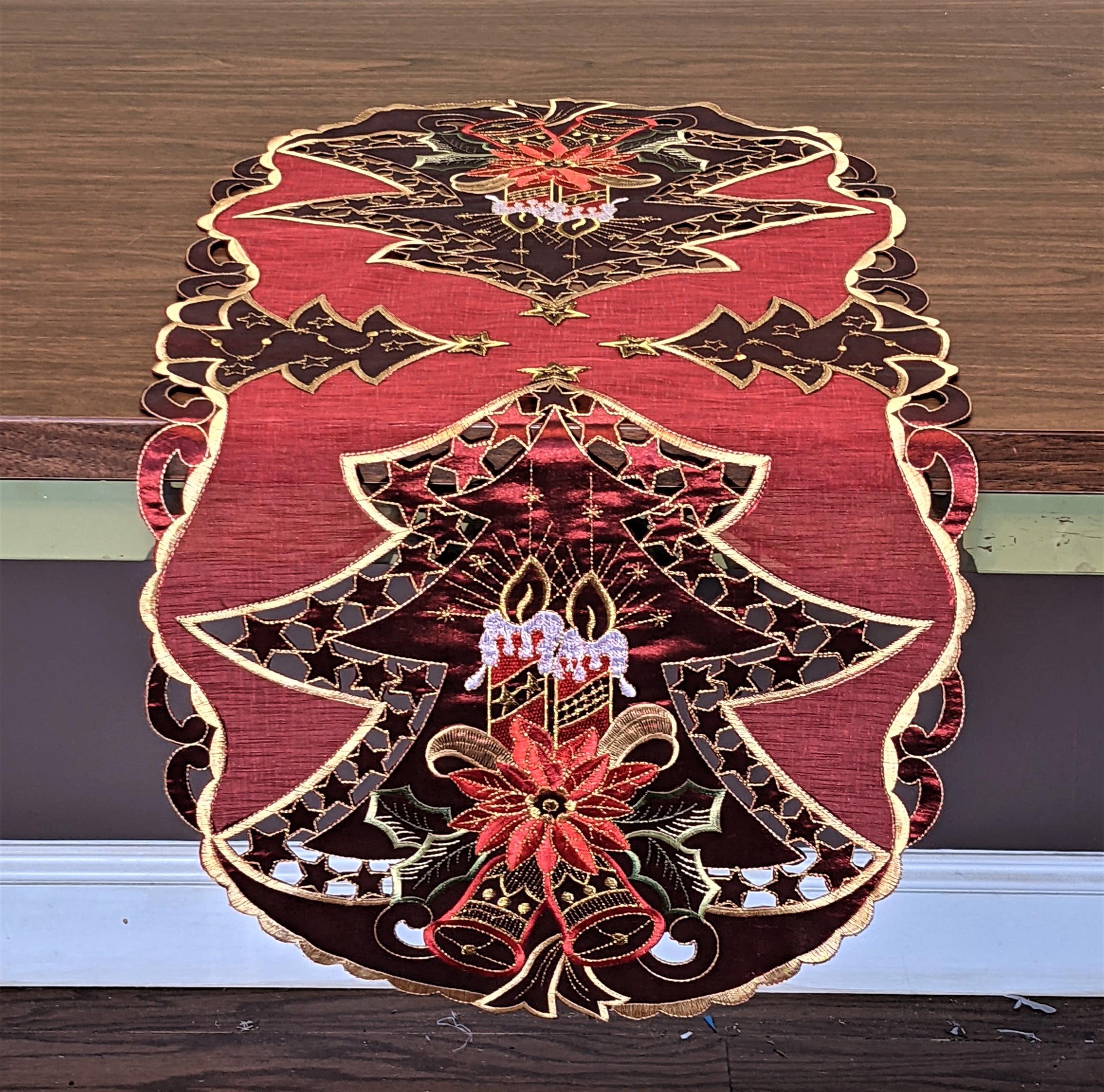 Doily Boutique Table Runner - Thumbnail 2