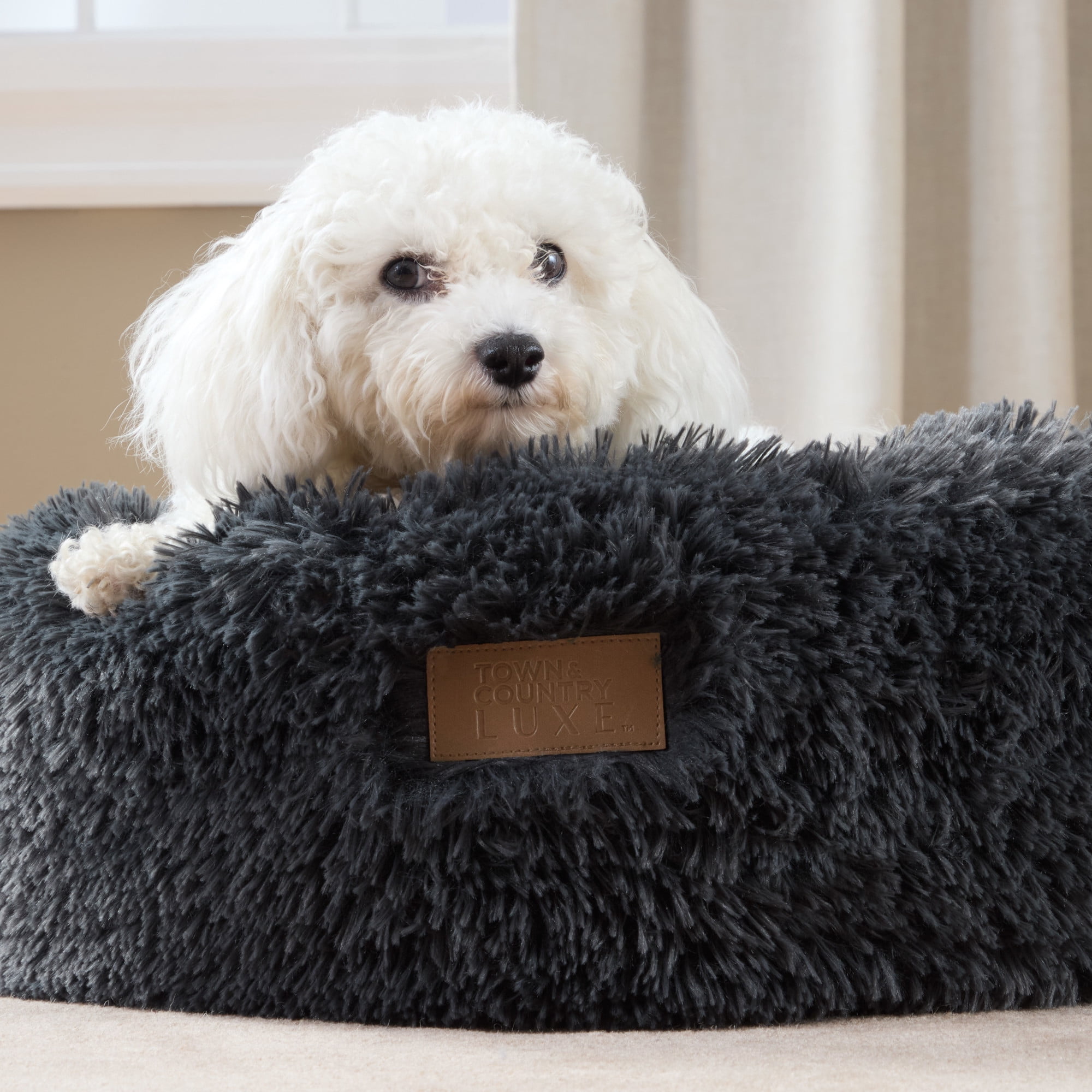 TOWN & COUNTRY LUXE CuddleTown Fuzzy Solid Donut Pet Bed, Soft, Cozy & Calming, Water Repellent, Non-Slip Bottom, 100% Machine Washable, Dark Grey, XS 19"x19"x7" Round