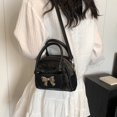 thumbnail image 4 of Versión coreana de un bolso de hombro de alta gama con lazo de moda simple para mujer, nuevo bolso bandolera tipo sillín de nicho 2025, 4 of 4