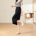 thumbnail image 4 of Falda fina de verano para mujer 2024, nuevo estilo, vestido largo medio, cintura alta, adelgazante, falda de seda negra, línea A, vestido blanco, 4 of 5
